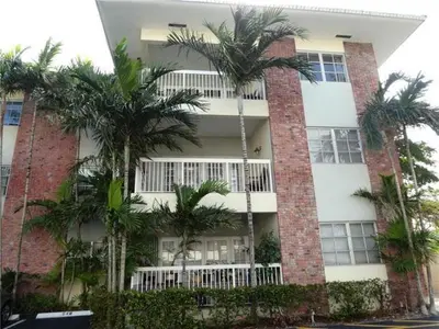 2424 SE 17TH Causeway 103B, Fort Lauderdale – Condominium for sale