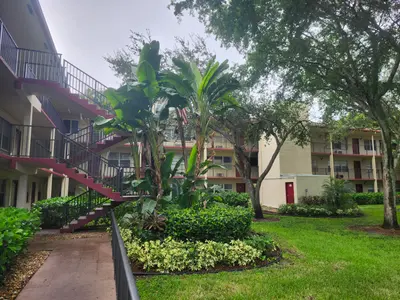 200 SW 132ND Way 105L, Pembroke Pines – Condominium for rent