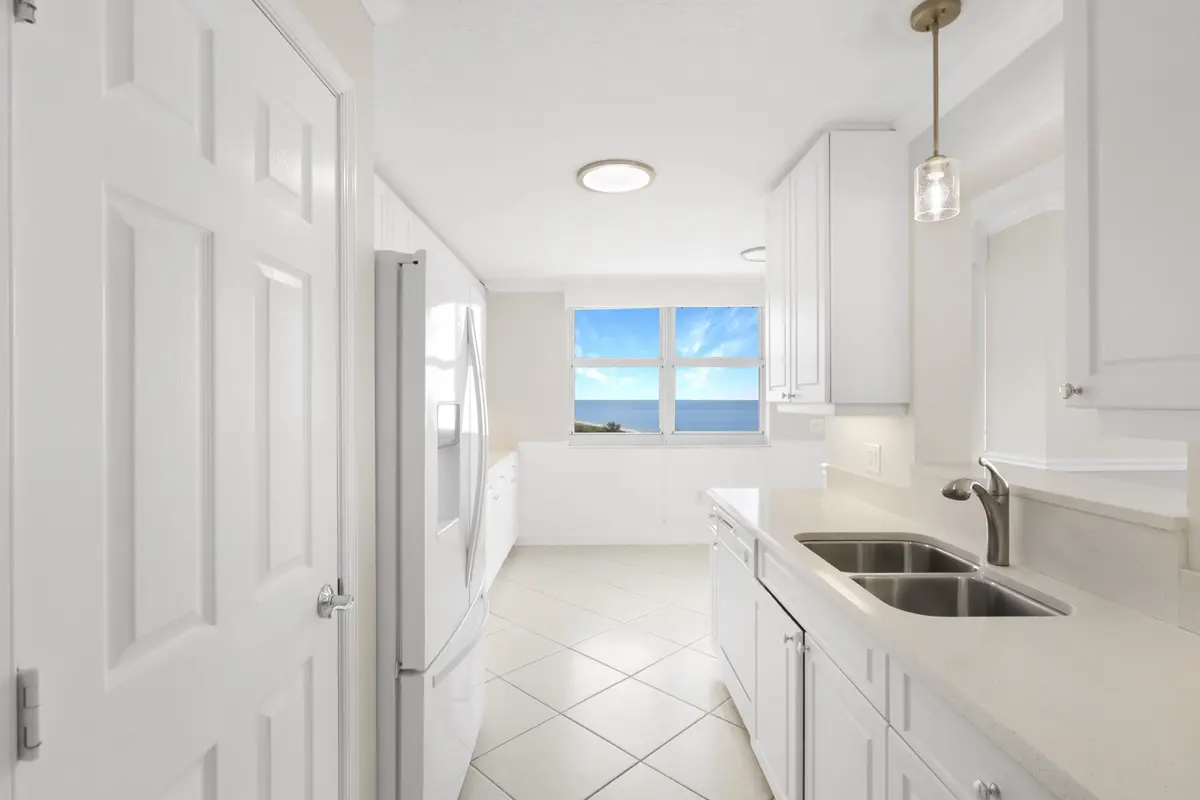 IMG_1078 at 5049 N HIGHWAY A1A 1804, Fort Pierce
