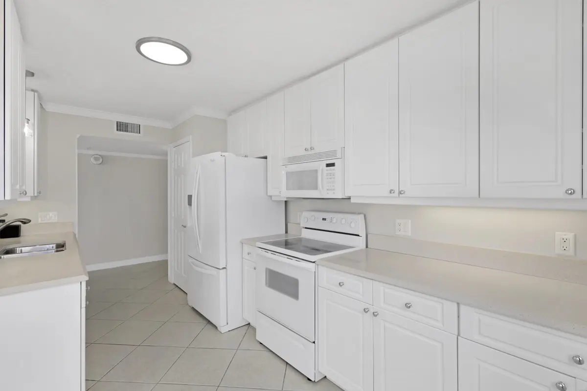 IMG_1083 at 5049 N HIGHWAY A1A 1804, Fort Pierce