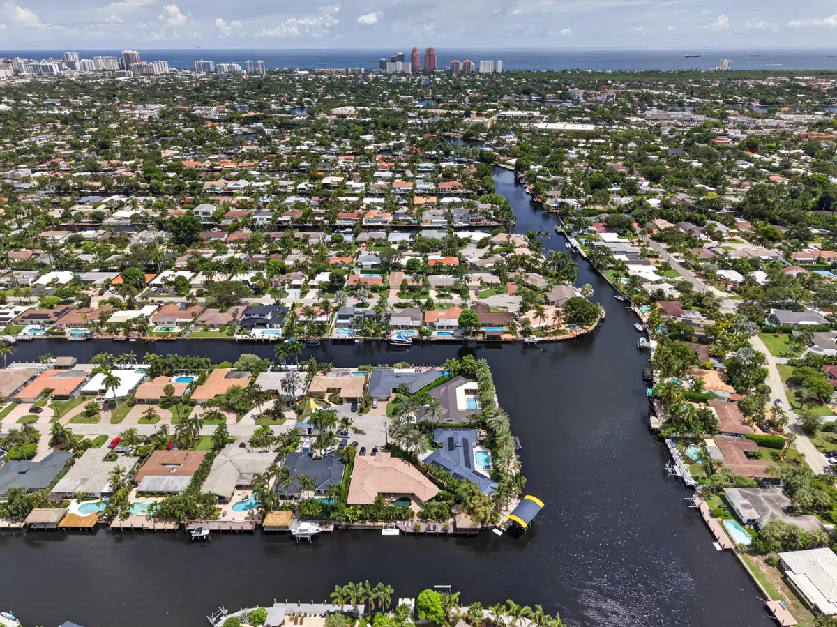 hubert-8 at 2118 NE 15TH Terrace, Wilton Manors