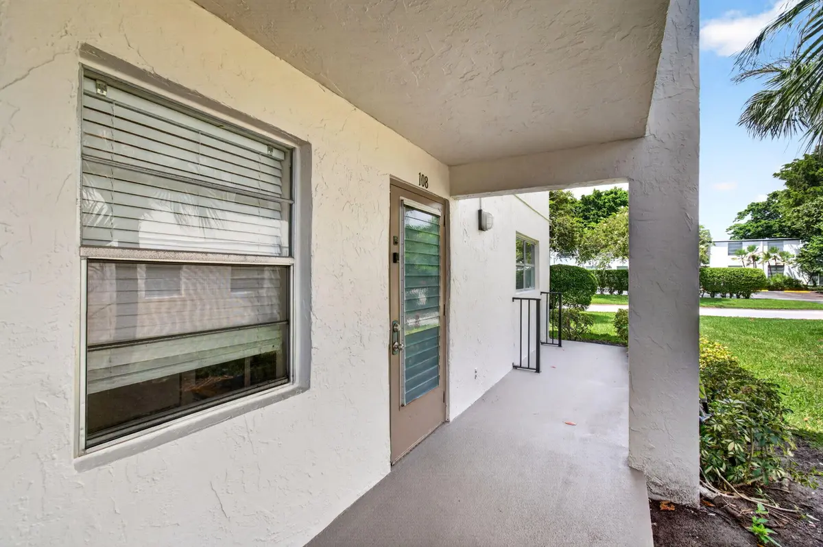 7-web-or-mls-DSC_6921 at 1 ABBEY Lane 108, Delray Beach