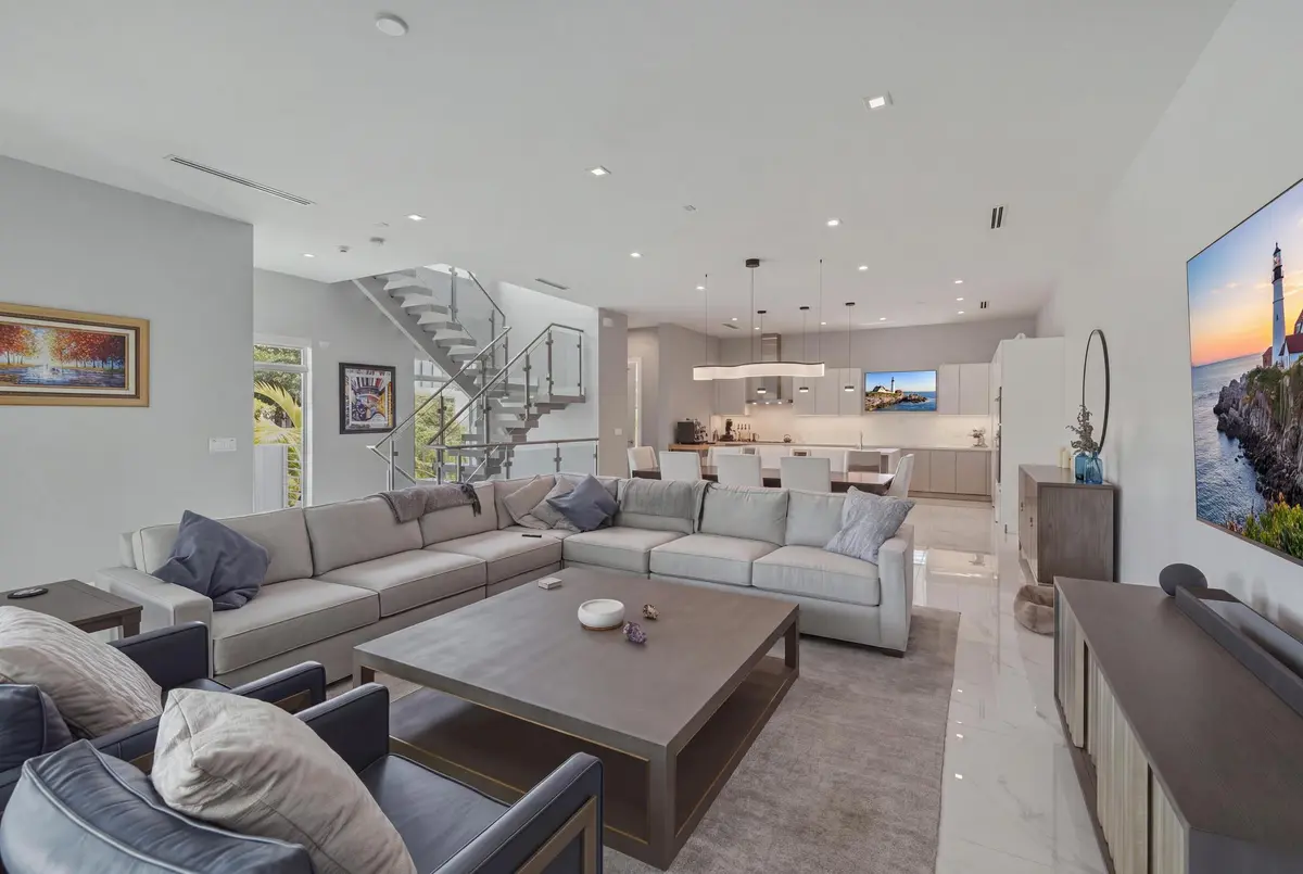 Family Room at 5 SE 11th Avenue, Fort Lauderdale
