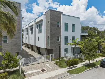5 SE 11th Avenue, Fort Lauderdale – Townhouse for sale