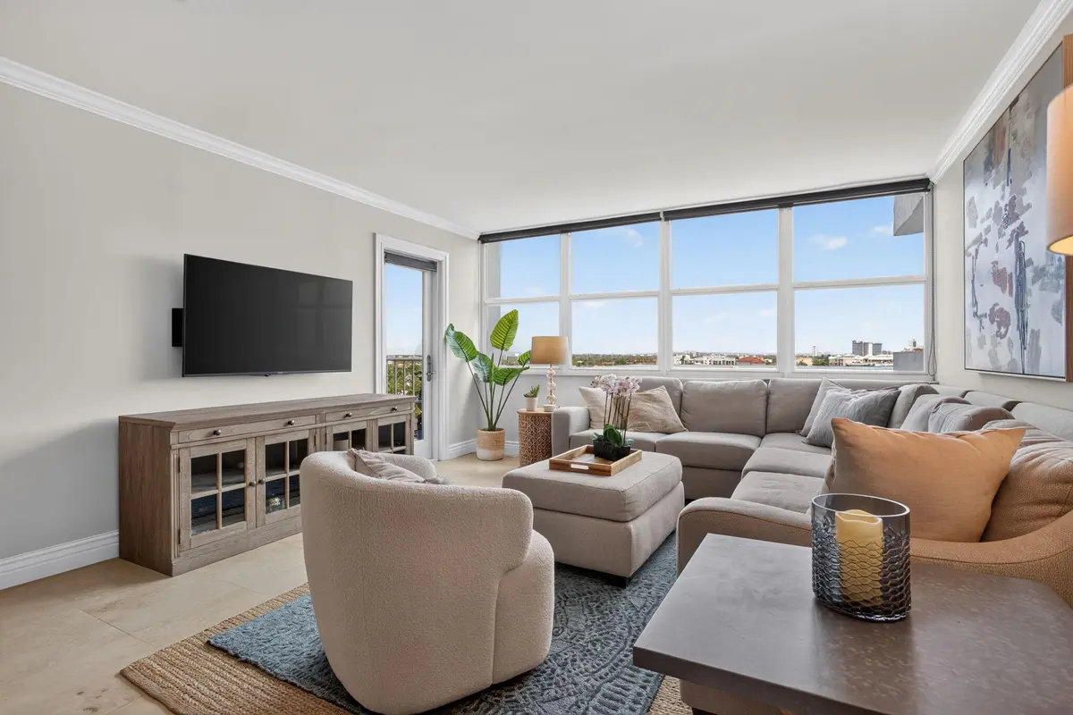 Living Room at 800 SE 20TH Avenue 811, Deerfield Beach