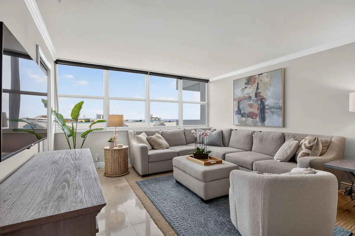 Living Room at 800 SE 20TH Avenue 811, Deerfield Beach