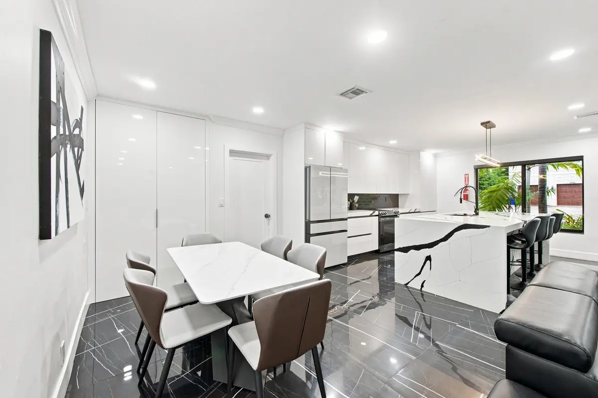 Dining at 2457 NE 27th Terrace, Fort Lauderdale