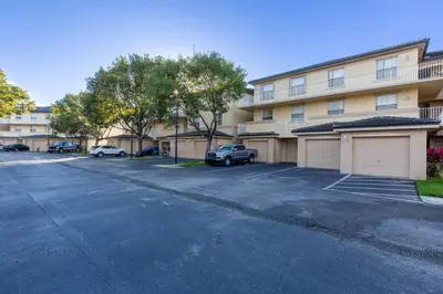 2100 Greenview Shores Boulevard 505, Wellington – Condominium for sale
