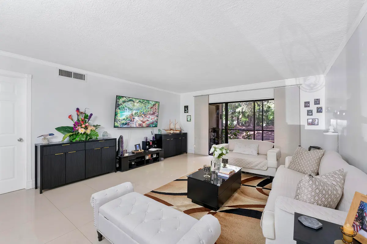 435 Lakeview Dr_032 at 435 LAKEVIEW Drive 104, Weston