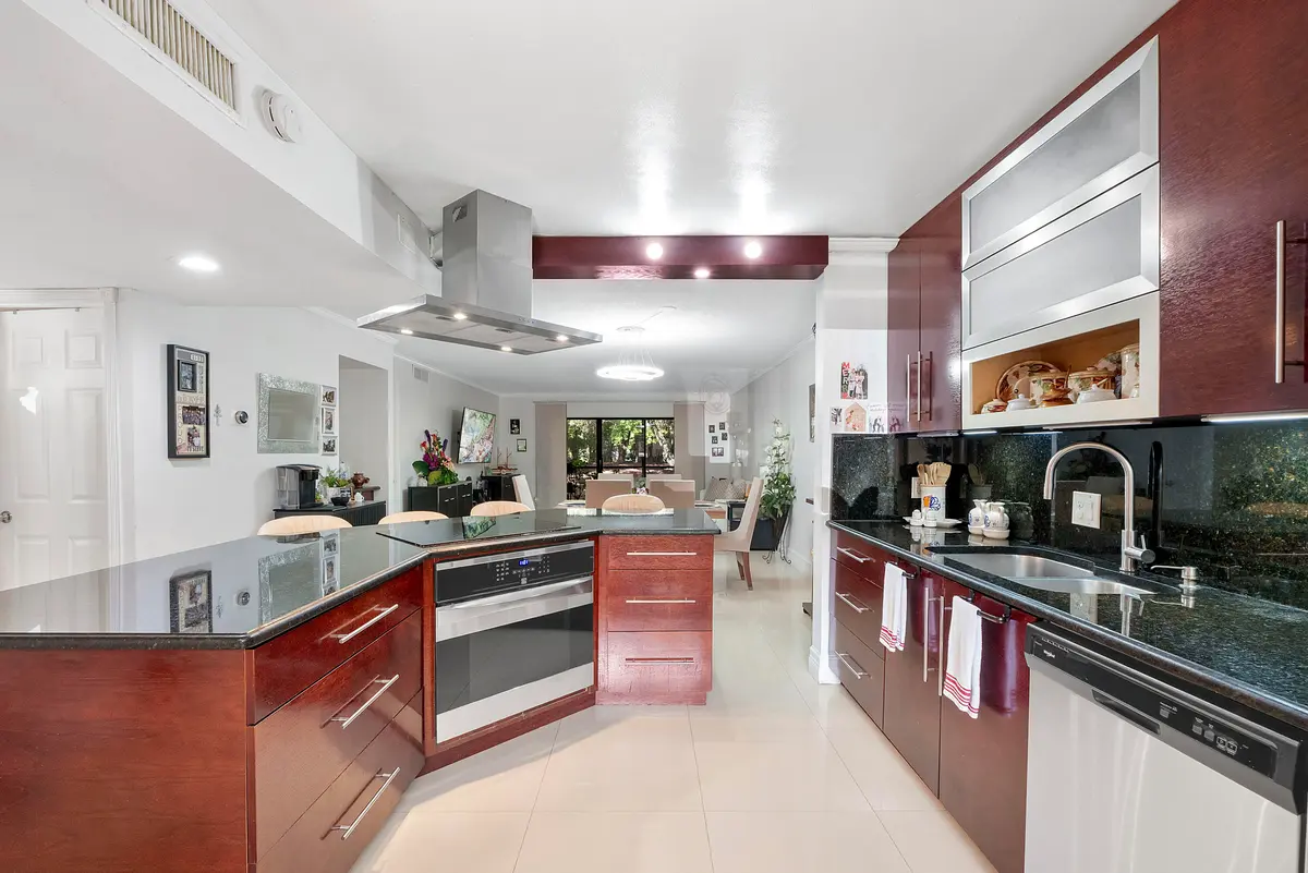 435 Lakeview Dr_026 at 435 LAKEVIEW Drive 104, Weston