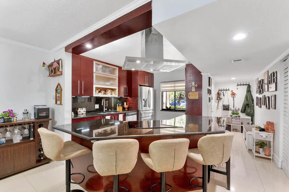 435 Lakeview Dr_024 at 435 LAKEVIEW Drive 104, Weston