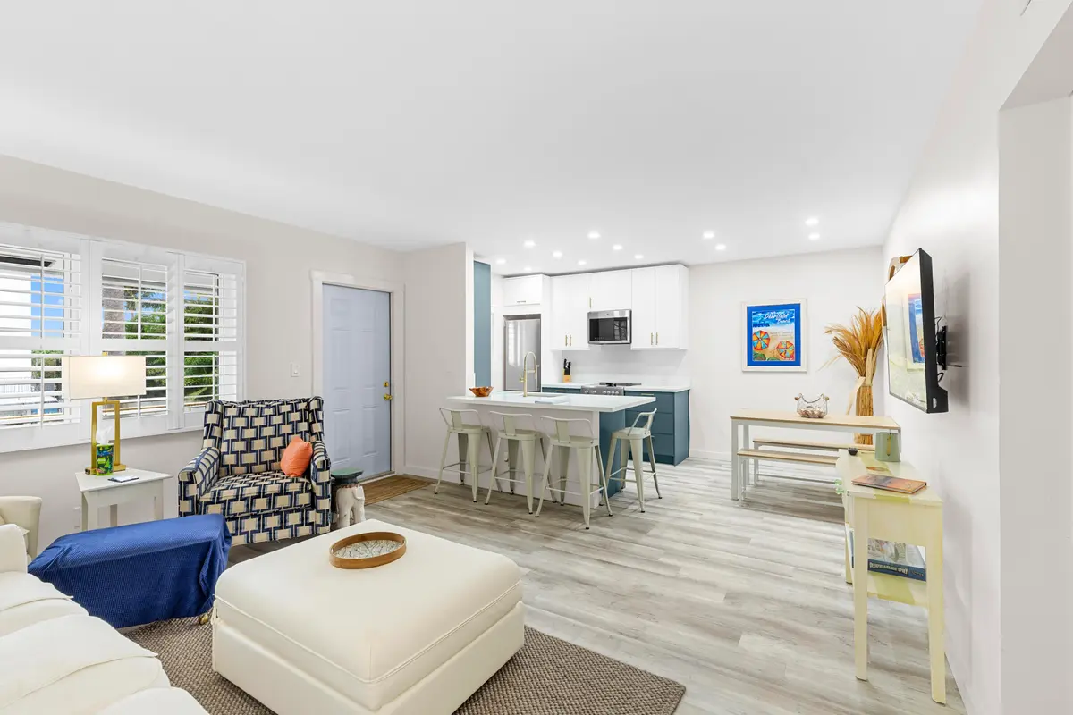R6II8237 at 1907 NE 4TH Street 6, Deerfield Beach