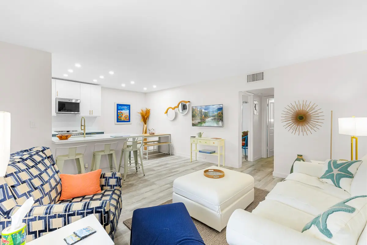 R6II8240 at 1907 NE 4TH Street 6, Deerfield Beach