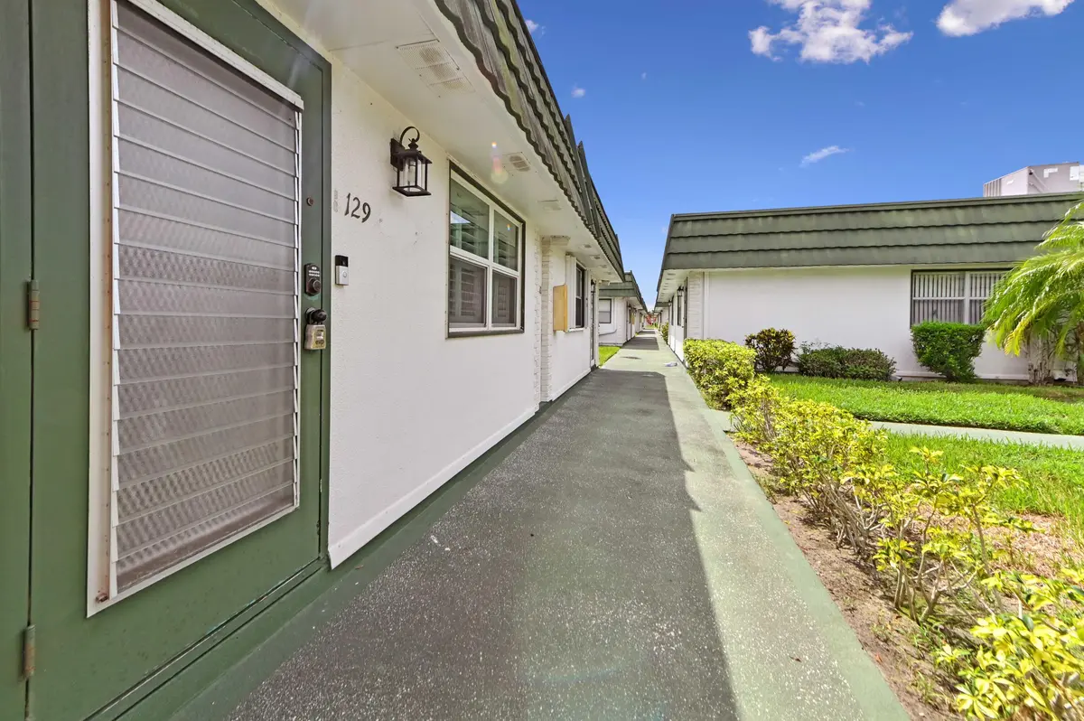 04 Entry 01 at 129 Waterford F, Delray Beach