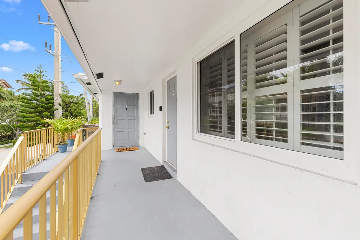 R6II8264 at 1907 NE 4TH Street 6, Deerfield Beach