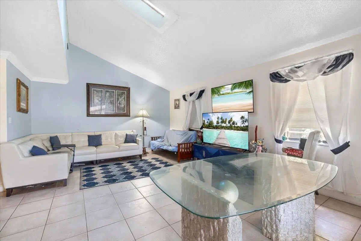 08-0B2A2060 at 7409 PENNY Lane, Fort Pierce