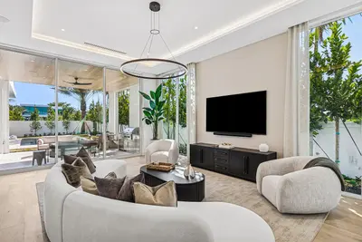 330 Grove Place, Delray Beach – Single Family Residence for sale