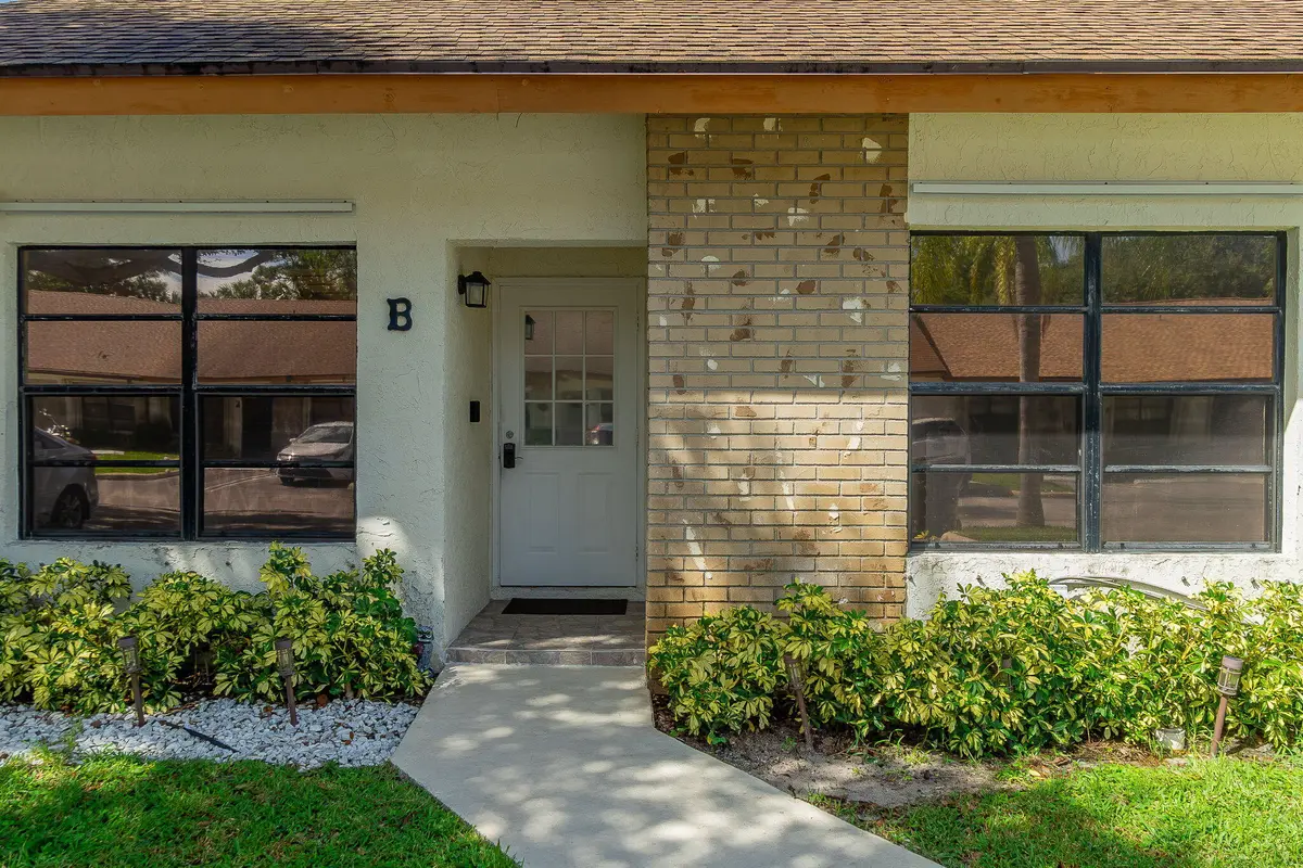 2-web-or-mls-DSC08814 at 1250 PARKSIDE GREEN Drive B, Greenacres