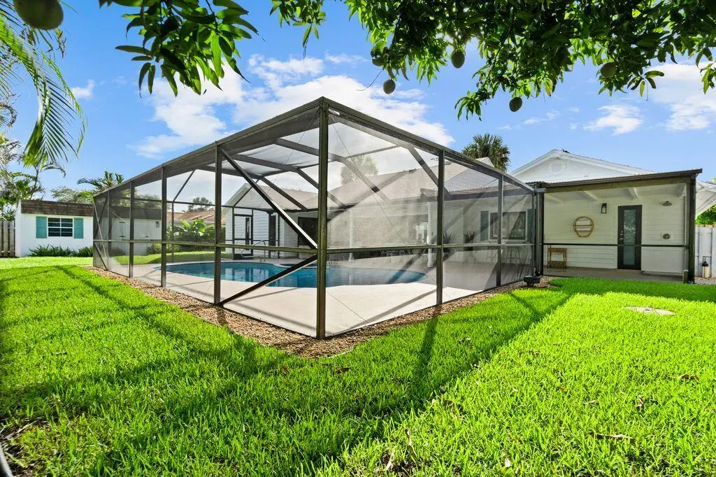 Tequesta8 at 14 SE Paddock Circle, Tequesta