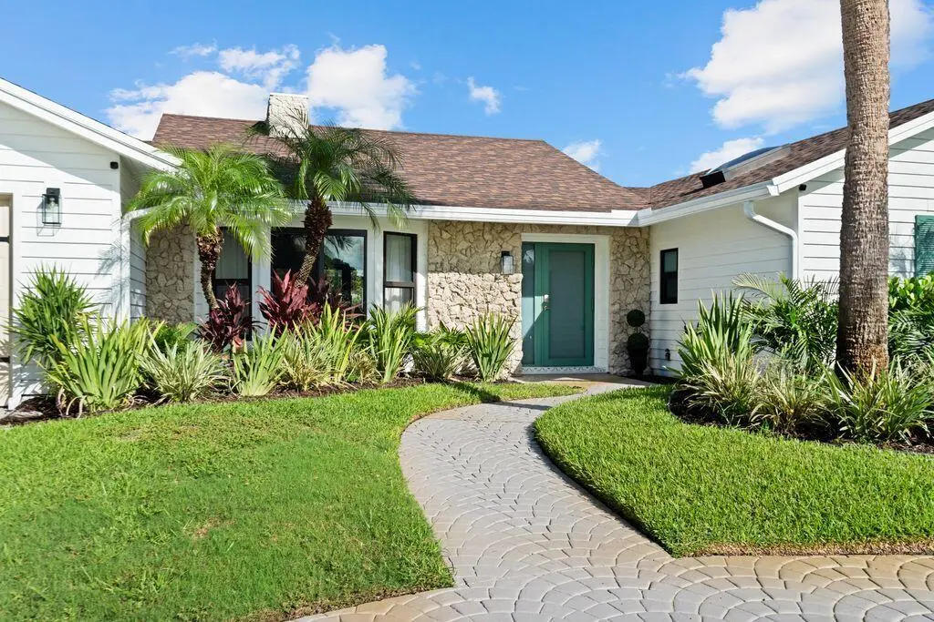 Tequesta5 at 14 SE Paddock Circle, Tequesta
