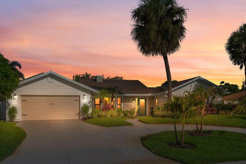Tequesta4 at 14 SE Paddock Circle, Tequesta