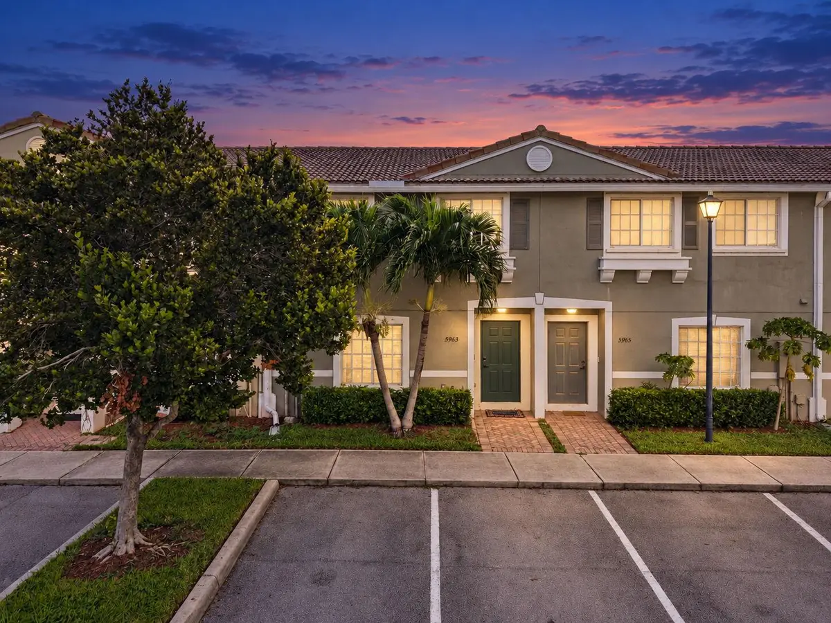 1-web-or-mls-622365C1-E348-4895-86E5-C93 at 5963 GLASGOW Way, Tamarac