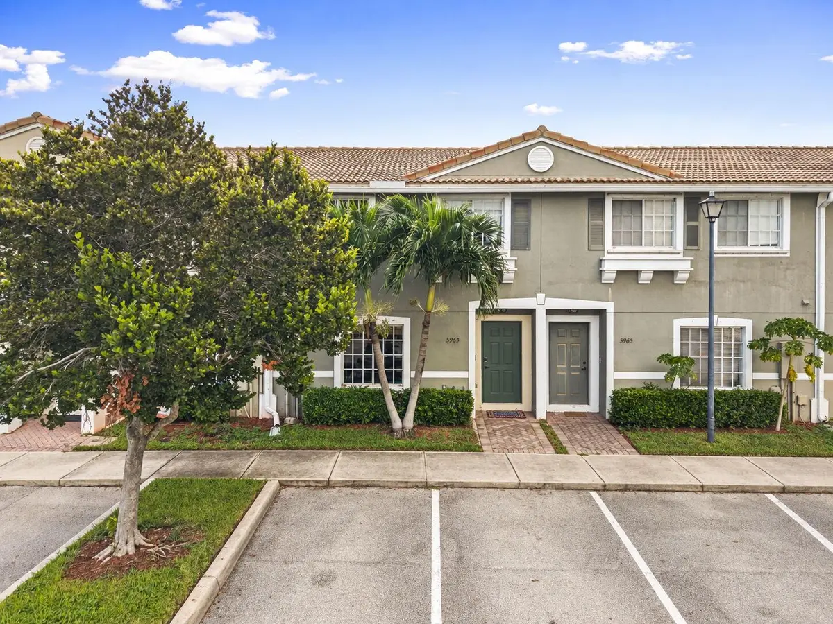 2-web-or-mls-A4643D8E-9EDF-4BC2-AF92-CA2 at 5963 GLASGOW Way, Tamarac