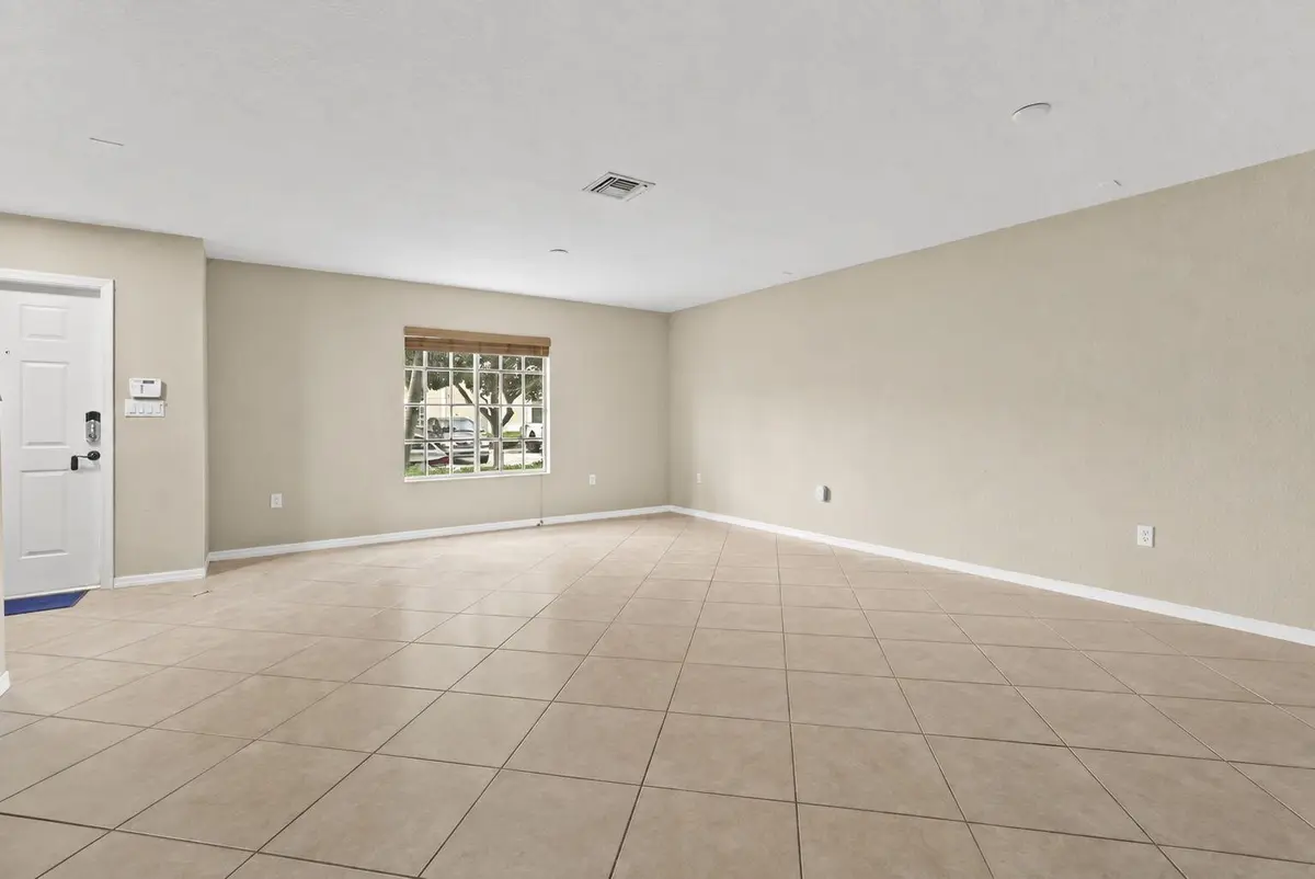 3-web-or-mls-525EE416-F0BF-49C6-89F6-10A at 5963 GLASGOW Way, Tamarac