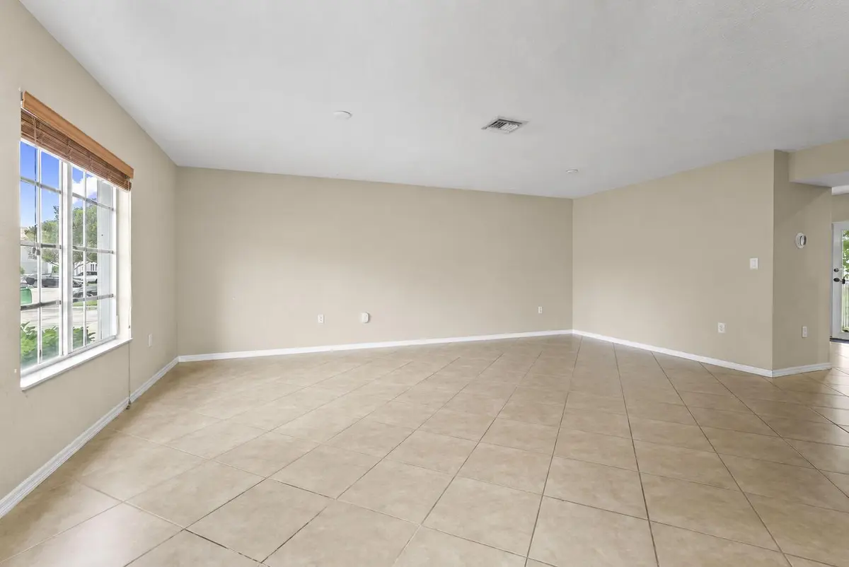 5-web-or-mls-63D77309-F729-4037-9706-C29 at 5963 GLASGOW Way, Tamarac