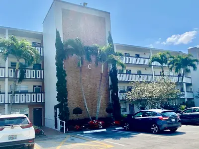 4052 Hythe C, Boca Raton – Condominium for rent