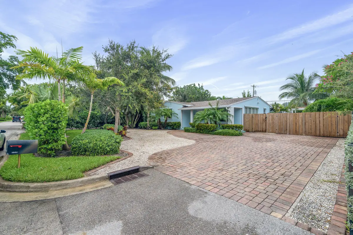 The Palm Oasis in LWB - House exterior at 1601 S PALMWAY, Lake Worth Beach
