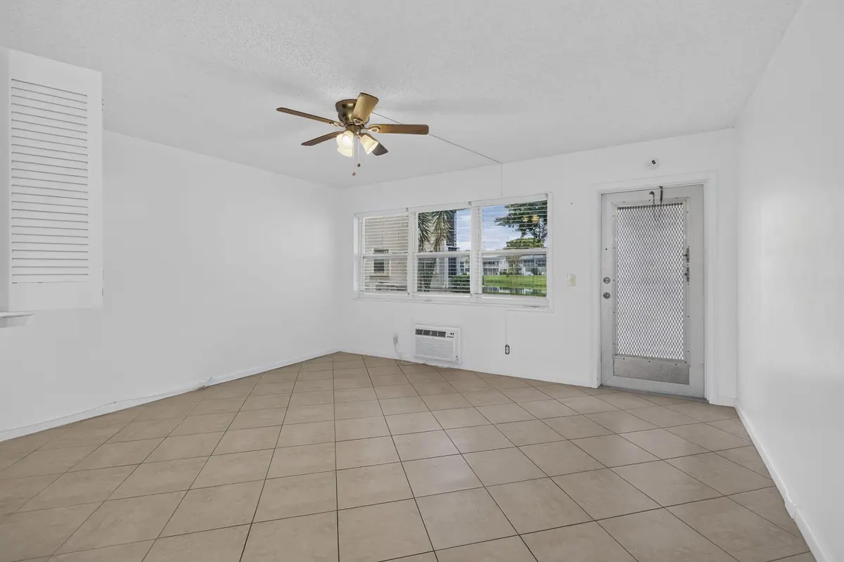LIVING ROOM at 79 CHATHAM D, West Palm Beach