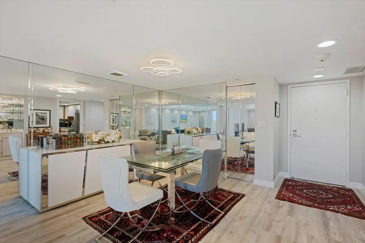 dining at 4101 N Ocean Boulevard d, Boca Raton