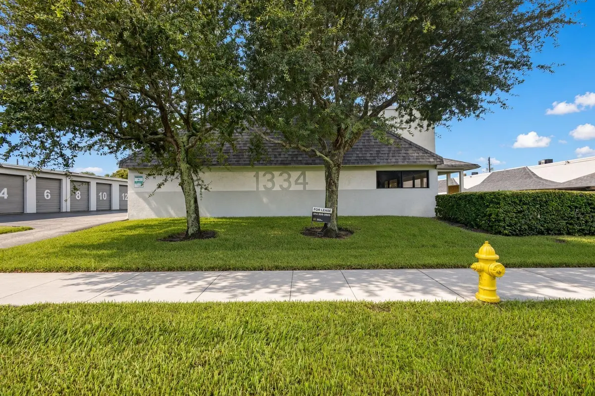 2-web-or-mls-WznyF at 1334 S Killian Drive 1, Lake Park