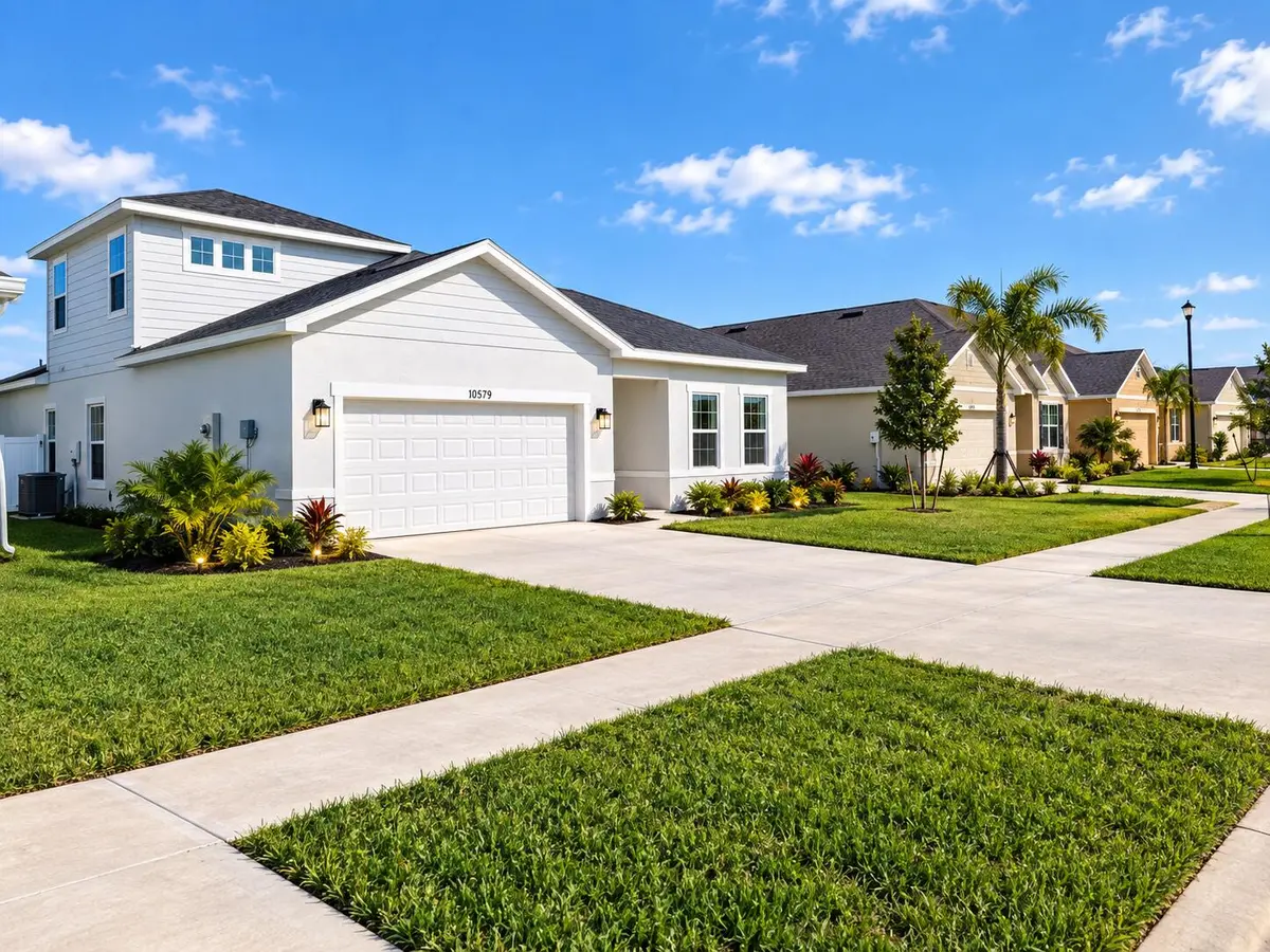 side of house at 10579 SW VASARI Way, Port St. Lucie