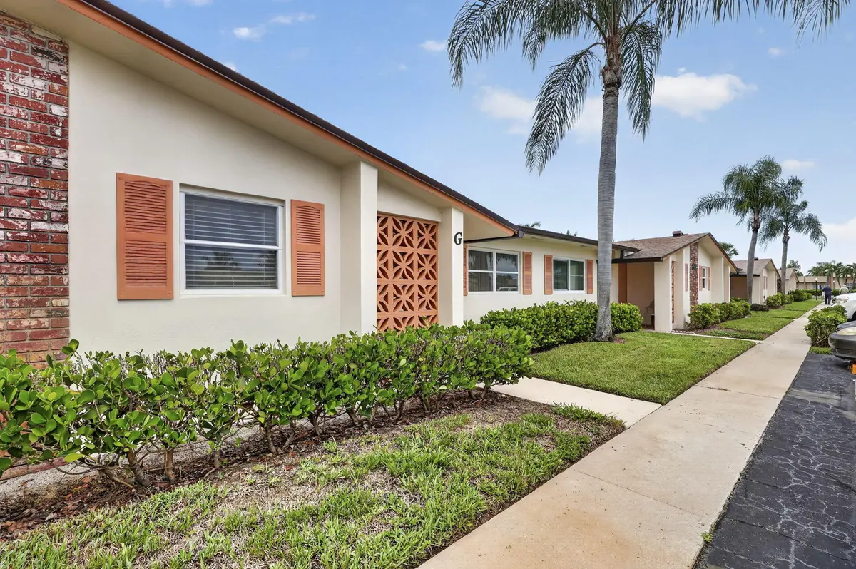 3-web-or-mls-BS1A2814 at 2990 Crosley Drive G, West Palm Beach