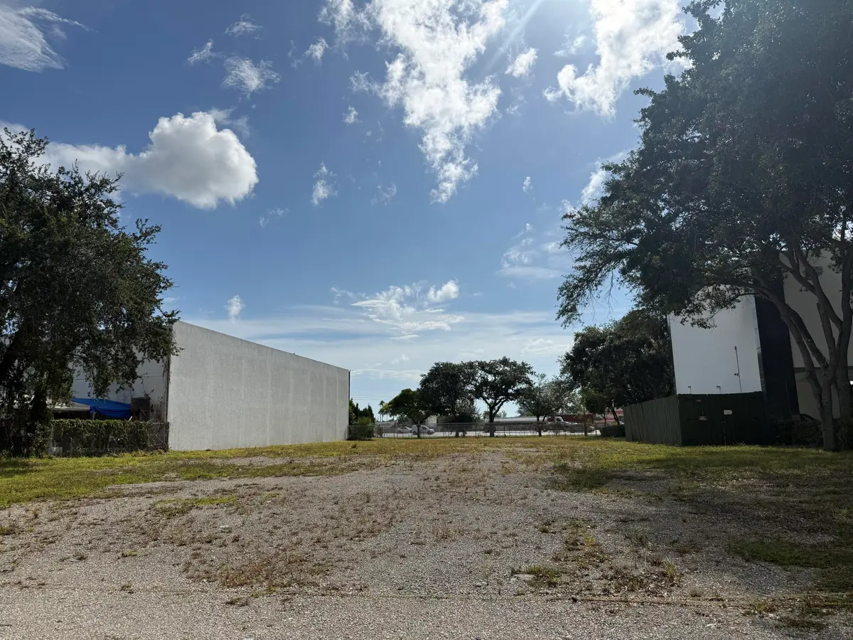 Adjacent Land at 3500 N 28TH Terrace, Hollywood