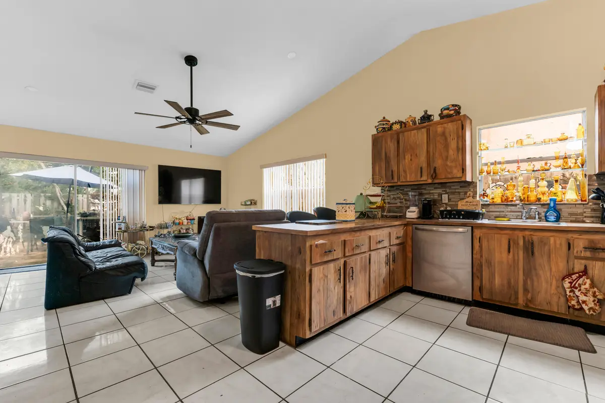 4941 NW 83rd Avenue, Lauderhill, FL – photo 5