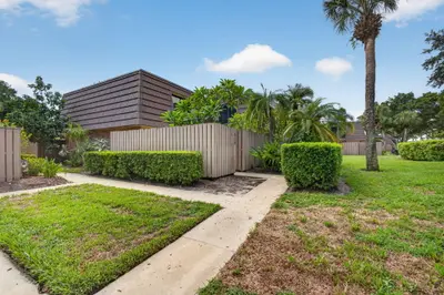 518 5th Court, Palm Beach Gardens – Townhouse for rent
