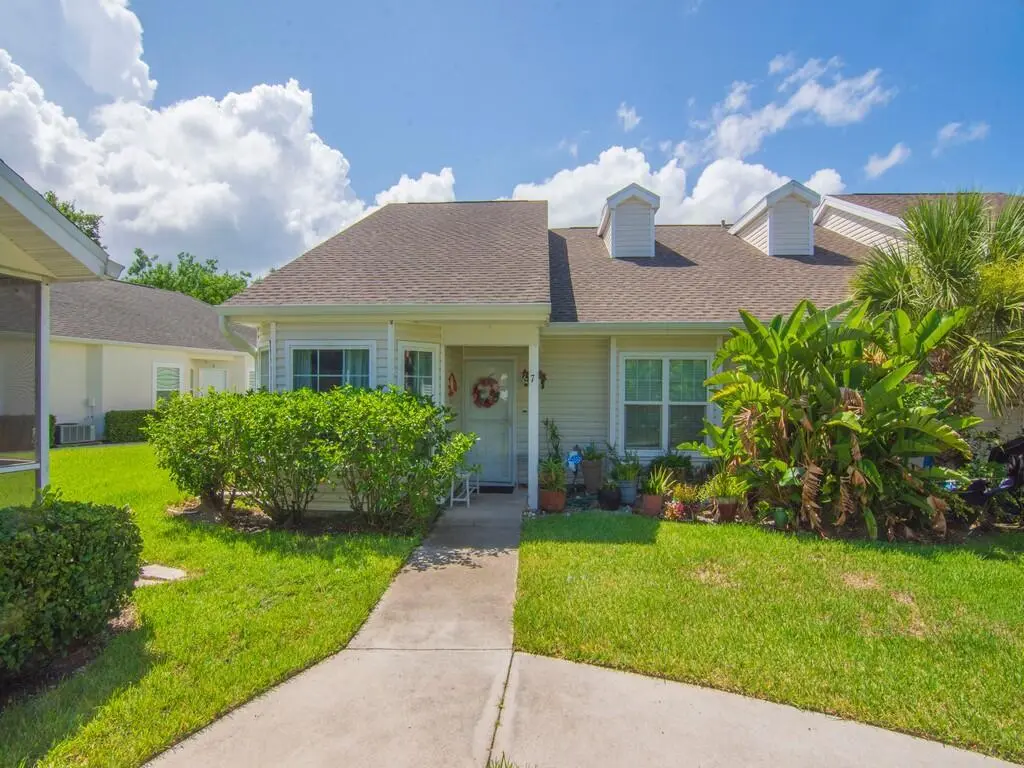 FRONT PORCH at 1901 Westminster Circle, Vero Beach