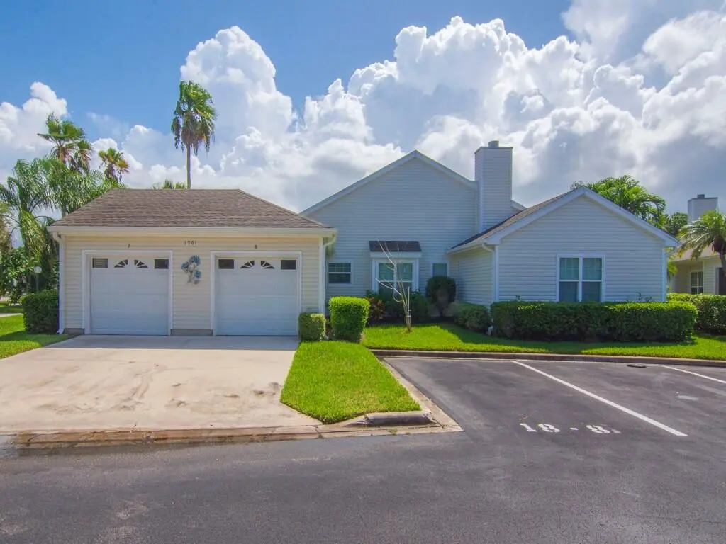 GARAGE at 1901 Westminster Circle, Vero Beach