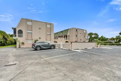 1100 SE 4th Avenue 5, Deerfield Beach – Condominium for sale