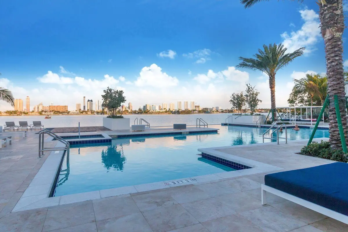 Pool at 17111 BISCAYNE Boulevard 1903, North Miami Beach