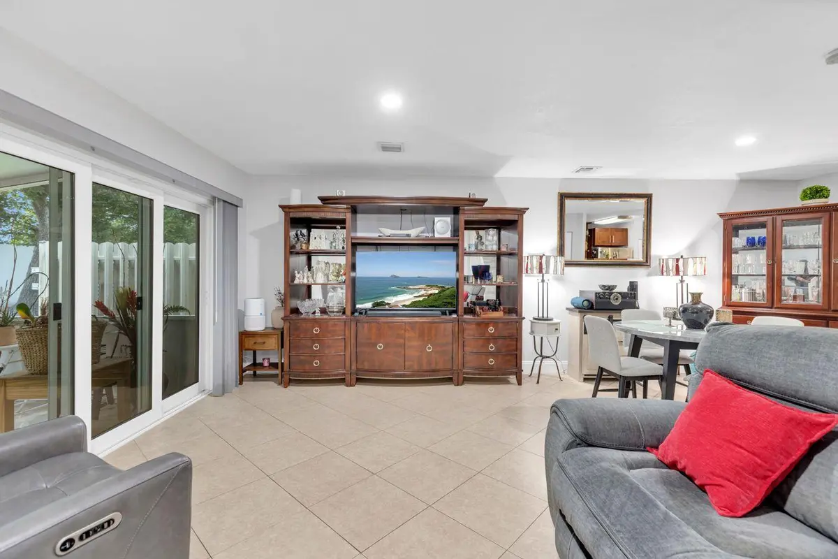 B_rzcKKw at 1375 SW 48th Terrace, Deerfield Beach