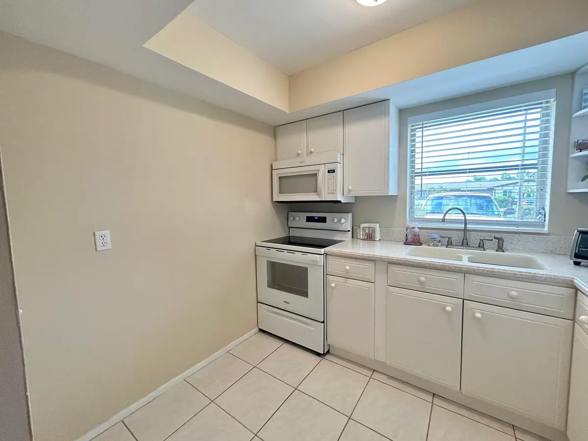 EAT IN KITCHEN at 2811 Ashley Drive E, West Palm Beach