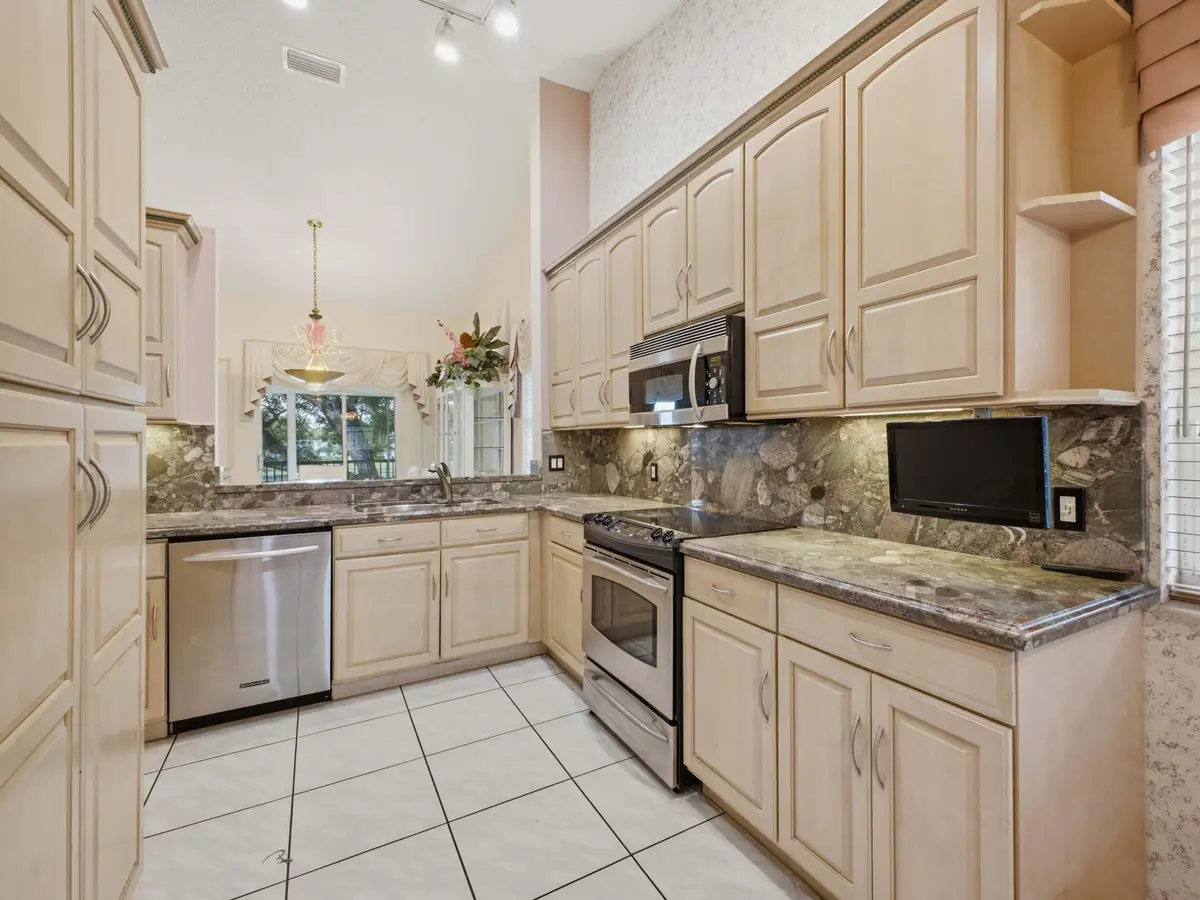 kitchen at 7881 WHISPERING PALMS Drive 202, Boynton Beach
