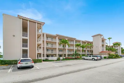6112 Huntwick Terrace 102, Delray Beach – Condominium for sale