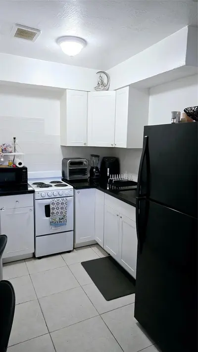 2213 LINCOLN Street 2, Hollywood – Apartment for rent