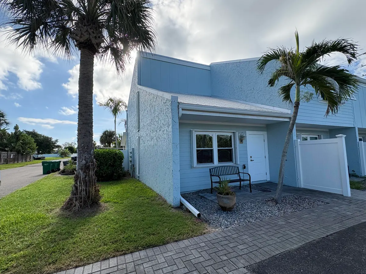 Front at 804 Shorewinds Drive, Fort Pierce