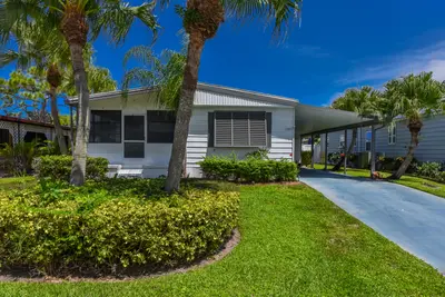 7983 SE SARATOGA Drive, Hobe Sound – Manufactured Home for rent